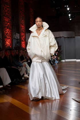 Telier Couture Fashion Week Madrid in Spain - 17 Mar 2026 A model walks the runway wearing a design by atelier couture during Fashion Week de Madrid in Fabric de Tapices. Madrid Spain Copyright: xAtilanoxGarciax xSOPAxImagesx photos08862
