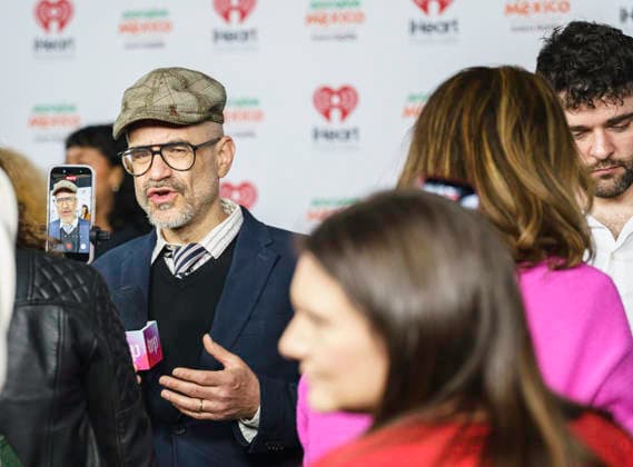 March 16, 2026: Austin, Texas. 2026 IHeartPodcast Awards, Hosts, Presenters, and Guest attendees arrive at the red carpet.Jonathan Goldstein, host of Heavyweight.  - ZUMAda1_ 20260316_zap_da1_049 Copyright: xSandraxDahdahx