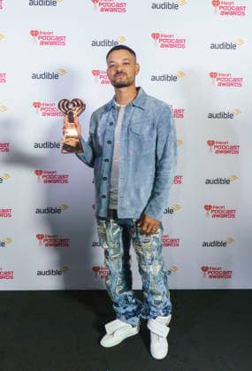 March 16, 2026: Austin, Texas. 2026 IHeartPodcast Awards, winners pose with their awards. Steven Bartlett for Best Business & Finance, - The Diary of a CEO.  - ZUMAda1_ 20260316_zap_da1_084 Copyright: xSandraxDahdahx