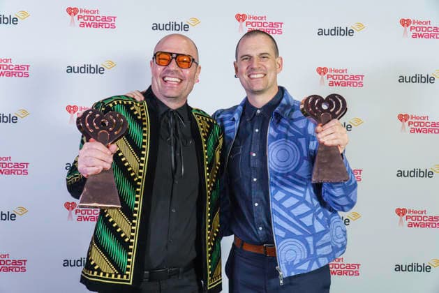 March 16, 2026: Austin, Texas. 2026 IHeartPodcast Awards, winners pose with their awards. Ben Mandelker & Ronnie Karam - Watch What Crappens Best TV & Film. - ZUMAda1_ 20260316_zap_da1_076 Copyright: xSandraxDahdahx