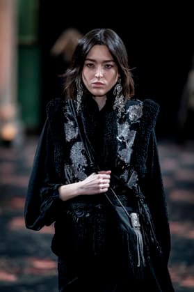 Johanna Ortiz fashion show at Mercedes Benz Fashion Week Madrid A model during the Johanna Ortiz fashion show that opens the next edition of the Mercedes Benz Fashion Week Madrid, March 17, 2026, in Madrid Spain Ortiz, a key figure in Latin American fashion, opens the official calendar of the Madrid fashion show in an emblematic setting of the city MARCH 17, 2026 FASHION MODEL SHOW MBFW DESIGNER A Pé Madrid Madrid Madrid Spain  Copyright: xA.xPÃ rezxMecax 7375143