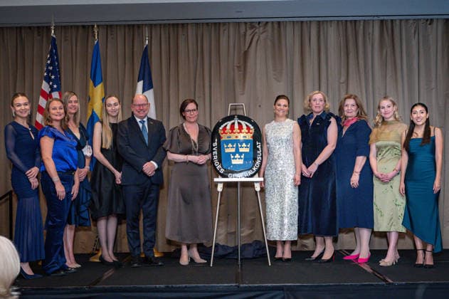 March 17, 2026, Houston, Texas, USA: H.R.H. CROWN PRINCESS VICTORIA OF SWEDEN, fifth from right, poses with guests beside the seal of the Swedish Consulate General during a gala reception in Houston, Texas, on Tuesday, March 17, 2026. Crown Princess Victoria was visiting Houston to inaugurate the new Swedish Consulate General and promote ties between Sweden and the United States. Houston USA - ZUMAp213 20260317_znp_p213_009 Copyright: xLynnxPenningtonx