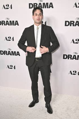 Jordan Raoufpur bei der Premiere des Kinofilms The Drama Das Drama - Noch mal auf Anfang in DGA Theater Complex . Los Angeles, 17.03.206