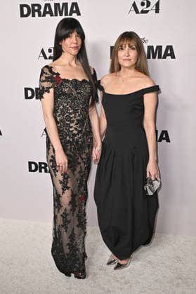 Zoe Winters und Lorene Scafaria bei der Premiere des Kinofilms The Drama Das Drama - Noch mal auf Anfang in DGA Theater Complex . Los Angeles, 17.03.206