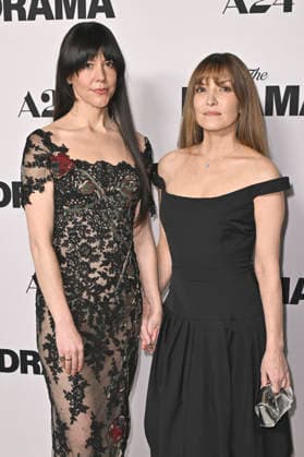 Zoe Winters und Lorene Scafaria bei der Premiere des Kinofilms The Drama Das Drama - Noch mal auf Anfang in DGA Theater Complex . Los Angeles, 17.03.206
