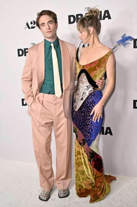 Robert Pattinson und Suki Waterhouse bei der Premiere des Kinofilms The Drama Das Drama - Noch mal auf Anfang in DGA Theater Complex . Los Angeles, 17.03.206