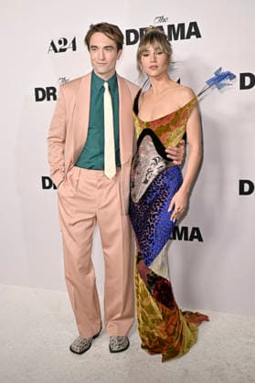 Robert Pattinson und Suki Waterhouse bei der Premiere des Kinofilms The Drama Das Drama - Noch mal auf Anfang in DGA Theater Complex . Los Angeles, 17.03.206