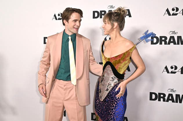 Robert Pattinson und Suki Waterhouse bei der Premiere des Kinofilms The Drama Das Drama - Noch mal auf Anfang in DGA Theater Complex . Los Angeles, 17.03.206