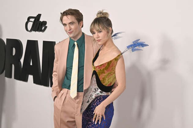 Robert Pattinson und Suki Waterhouse bei der Premiere des Kinofilms The Drama Das Drama - Noch mal auf Anfang in DGA Theater Complex . Los Angeles, 17.03.206