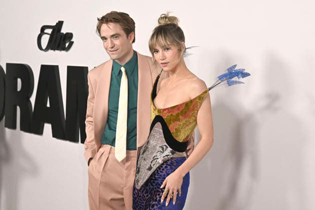Robert Pattinson und Suki Waterhouse bei der Premiere des Kinofilms The Drama Das Drama - Noch mal auf Anfang in DGA Theater Complex . Los Angeles, 17.03.206