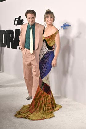 Robert Pattinson und Suki Waterhouse bei der Premiere des Kinofilms The Drama Das Drama - Noch mal auf Anfang in DGA Theater Complex . Los Angeles, 17.03.206