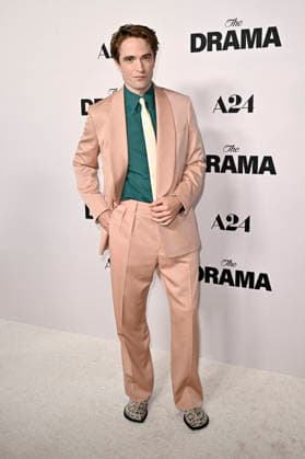 Robert Pattinson bei der Premiere des Kinofilms The Drama Das Drama - Noch mal auf Anfang in DGA Theater Complex . Los Angeles, 17.03.206