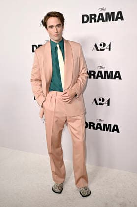 Robert Pattinson bei der Premiere des Kinofilms The Drama Das Drama - Noch mal auf Anfang in DGA Theater Complex . Los Angeles, 17.03.206