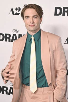 Robert Pattinson bei der Premiere des Kinofilms The Drama Das Drama - Noch mal auf Anfang in DGA Theater Complex . Los Angeles, 17.03.206