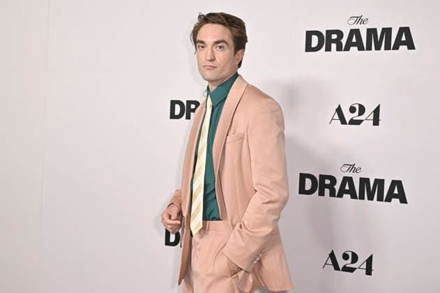 Robert Pattinson bei der Premiere des Kinofilms The Drama Das Drama - Noch mal auf Anfang in DGA Theater Complex . Los Angeles, 17.03.206