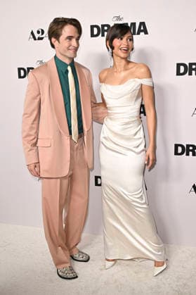 Robert Pattinson und Zendaya bei der Premiere des Kinofilms The Drama Das Drama - Noch mal auf Anfang in DGA Theater Complex . Los Angeles, 17.03.206