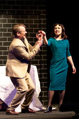 Die 39 Stufen , Fotoprobe im Berliner Kriminaltheater, Berlin, 18.03.2026 Johannes Kalle Schäfer und Mascha Stummer, Die 39 Stufen , Fotoprobe zur Kriminalkomödie am 18.03.2026, Premiere im Berliner Kriminaltheater, Berlin, 02.04.2026 Berlin Kriminaltheater Deutschland, germany Copyright: xAngelaxGeigerx