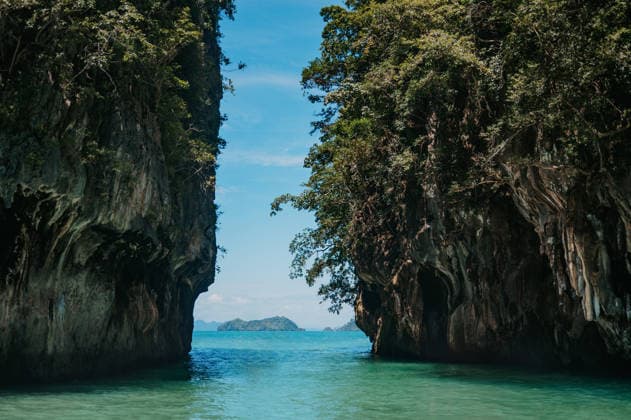 Creative Highlights World Narrow limestone passage at entrance of Hong Lagoon, Thale Nai Krabi Noi, Krabi, Thailand CR_EPZT2603173A-1984405-01