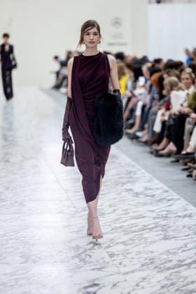 Isabel Sanchís fashion show at Mercedes Benz Fashion Week Madrid A model during the Isabel Sanchís fashion show at Mercedes Benz Fashion Week Madrid, March 18, 2026, in Madrid Spain The Isabel Sanchís fashion show is part of the opening day of Mercedes Benz Fashion Week Madrid 2026, dedicated to haute couture and sophistication, where the designer presents her new party and bridal proposals in the Crystal Gallery of the Palacio de Cibeles to specialized press and guests 18 MARCH 2026 FASHION SHOW MODEL MODEL DESIGNER SHOWCASE COLLECTION MBFWM Madrid Madrid Espana  Copyright: xRicardoxRubiox 7377565