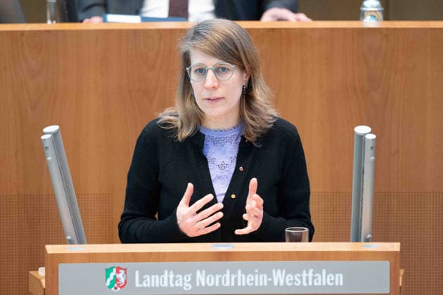 Verena SCHAEFFER, Schäffer, Ministerin fuer Kinder, Jugend, Familie, Gleichstellung, Flucht und Integration des Landes Nordrhein-Westfalen bei ihrer Rede 118. Sitzung des Landtags Nordrhein-Westfalen, im Landtag Nordrhein-Westfalen NRW, Duesseldorf am 18.03.2026,