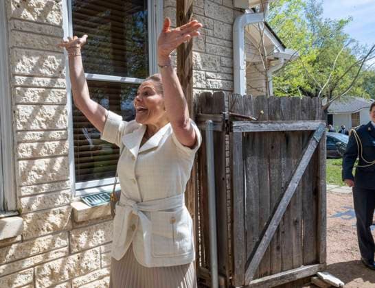 March 18, 2026, Austin, Tx, USA: Her Royal Highness HRH CROWN PRINCESS VICTORIA OF SWEDEN says goodbye after visiting the world-renowned House of Song in central Austin on the final day March 18, 2026 of the SXSW Music Festival The Princess heard music from Swedish musicians including MIKA HAKKI of Gothenburg, Sweden. Austin USA  - ZUMAd150 20260318_znp_d150_018 Copyright: xBobxDaemmrichx