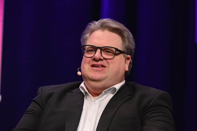 freier Redner, Kulturmanager und Veranstalter Felix Mauser liest und spricht auf der Lit.Cologne, dem internationalen Literaturfestival