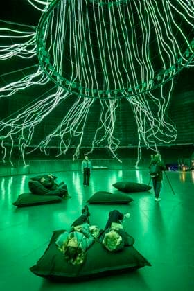 Neue Ausstellung im Gasometer Oberhausen, Kunstskulptur Der Baum, 40 Meter hoch Lichtinstallation, zeigt mit Licht und Musik verschiedene Stadien eines Baumes, Ausstellung Mythos Wald, auf 3 Ebenen und mit mehreren Thematischen Kapiteln zeigt die Ausstellung die Diversität der Wälder der Welt mit Bildern, Videos und Exponaten, NRW, Deutschland, Mythos Wald Oberhausen