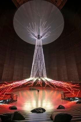 Neue Ausstellung im Gasometer Oberhausen, Kunstskulptur Der Baum, 40 Meter hoch Lichtinstallation, zeigt mit Licht und Musik verschiedene Stadien eines Baumes, Ausstellung Mythos Wald, auf 3 Ebenen und mit mehreren Thematischen Kapiteln zeigt die Ausstellung die Diversität der Wälder der Welt mit Bildern, Videos und Exponaten, NRW, Deutschland, Mythos Wald Oberhausen