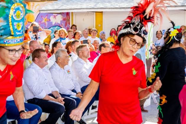 ORANJESTAD - King Willem-Alexander during a visit to the Centro di Bario y Deporte Dakota, where he met with Stichting Movemiento ta Bida, winner of the 2024 Appeltje van Oranje. The King paid a working visit to Aruba to attend the ceremonies surrounding the celebration of 40 years of Status Aparte and 50 years of the flag and national anthem. MISCHA SCHOEMAKER ANP netherlands out - belgium out  Copyright: xx x553753444x originalFilename: 553753444.jpg