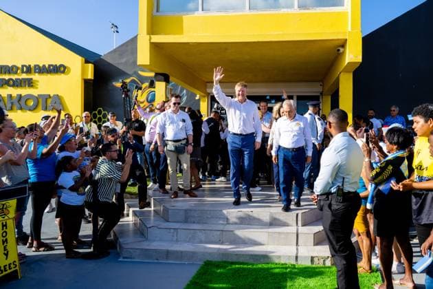 ORANJESTAD - King Willem-Alexander during a visit to the Centro di Bario y Deporte Dakota, where he met with Stichting Movemiento ta Bida, winner of the 2024 Appeltje van Oranje. The King paid a working visit to Aruba to attend the ceremonies surrounding the celebration of 40 years of Status Aparte and 50 years of the flag and national anthem. MISCHA SCHOEMAKER ANP netherlands out - belgium out  Copyright: xx x553753453x originalFilename: 553753453.jpg