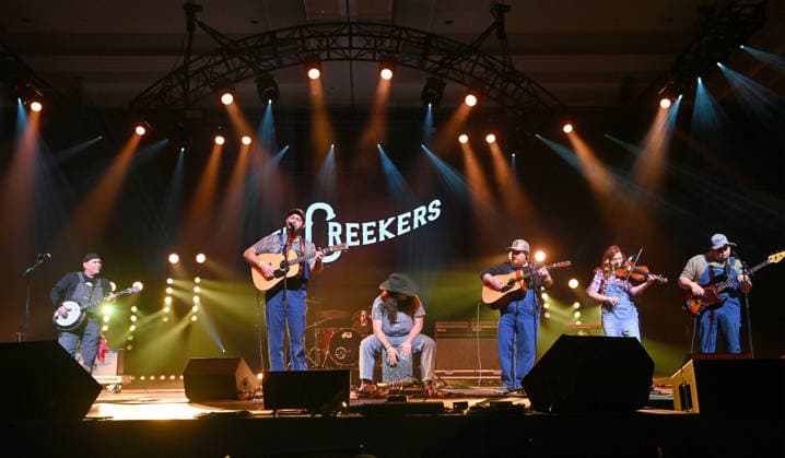 Warner Records Nashville -CRS 2026 The Creekers onstage at Warner Records Nashville Lunch and Performance during CRS 2026 at the Omni Nashville Hotel on March 18, 2026 in Nashville, Tennessee. Nashville Omni Nashville Tennessee USA Copyright: xTammiexArroyo AFF-USA.comx
