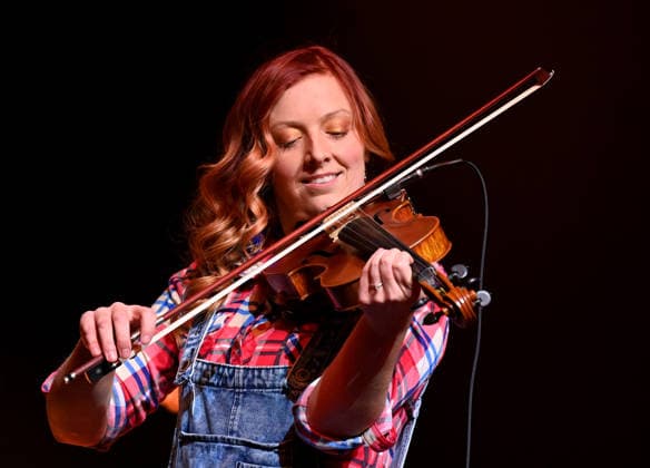 Warner Records Nashville -CRS 2026 Anna Blanton from The Creekers onstage at Warner Records Nashville Lunch and Performance during CRS 2026 at the Omni Nashville Hotel on March 18, 2026 in Nashville, Tennessee. Nashville Omni Nashville Tennessee USA Copyright: xTammiexArroyo AFF-USA.comx