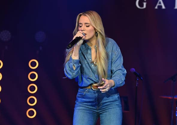 Warner Records Nashville -CRS 2026 Gabby Barrett onstage at Warner Records Nashville Lunch and Performance during CRS 2026 at the Omni Nashville Hotel on March 18, 2026 in Nashville, Tennessee. Nashville Omni Nashville Tennessee USA Copyright: xTammiexArroyo AFF-USA.comx