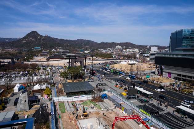 March 19, 2026, Seoul, South Korea: The stage and venue for the comeback concert of the K-pop boy band BTS is visible in Gwanghwamun Square on Thursday, March 19, 2026 in Seoul, South Korea. All seven members of BTS, which has been on hiatus since 2022 due to compulsory military service, are returning in a free concert on March 21, 2026 for their upcoming new album ARIRANG. Seoul South Korea - ZUMAh163 20260319_znp_h163_008 Copyright: xJintakxHanx