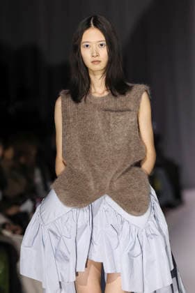 March 19, 2026, Tokyo, Japan: A model wearing fashion brand YOHEI OHNO walks down the runway during the Rakuten Fashion Week TOKYO 2026 Autumn Winter Collection. The fashion week runs from March 16 to 21. Tokyo Japan  - ZUMAm191 20260319_aap_m191_011 Copyright: xRodrigoxReyesxMarinx