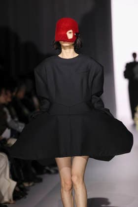 March 19, 2026, Tokyo, Japan: A model wearing fashion brand YOHEI OHNO walks down the runway during the Rakuten Fashion Week TOKYO 2026 Autumn Winter Collection. The fashion week runs from March 16 to 21. Tokyo Japan  - ZUMAm191 20260319_aap_m191_014 Copyright: xRodrigoxReyesxMarinx
