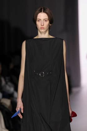 March 19, 2026, Tokyo, Japan: A model wearing fashion brand YOHEI OHNO walks down the runway during the Rakuten Fashion Week TOKYO 2026 Autumn Winter Collection. The fashion week runs from March 16 to 21. Tokyo Japan  - ZUMAm191 20260319_aap_m191_020 Copyright: xRodrigoxReyesxMarinx