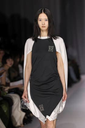 March 19, 2026, Tokyo, Japan: A model wearing fashion brand YOHEI OHNO walks down the runway during the Rakuten Fashion Week TOKYO 2026 Autumn Winter Collection. The fashion week runs from March 16 to 21. Tokyo Japan  - ZUMAm191 20260319_aap_m191_024 Copyright: xRodrigoxReyesxMarinx