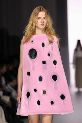 March 19, 2026, Tokyo, Japan: A model wearing fashion brand YOHEI OHNO walks down the runway during the Rakuten Fashion Week TOKYO 2026 Autumn Winter Collection. The fashion week runs from March 16 to 21. Tokyo Japan  - ZUMAm191 20260319_aap_m191_032 Copyright: xRodrigoxReyesxMarinx