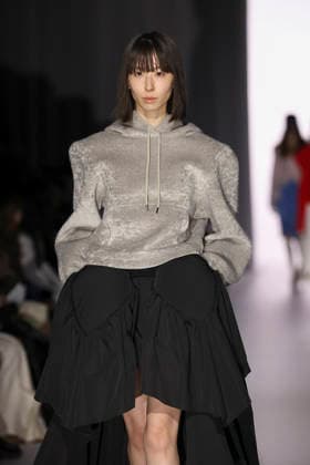 March 19, 2026, Tokyo, Japan: A model wearing fashion brand YOHEI OHNO walks down the runway during the Rakuten Fashion Week TOKYO 2026 Autumn Winter Collection. The fashion week runs from March 16 to 21. Tokyo Japan  - ZUMAm191 20260319_aap_m191_033 Copyright: xRodrigoxReyesxMarinx