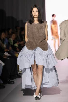 March 19, 2026, Tokyo, Japan: A model wearing fashion brand YOHEI OHNO walks down the runway during the Rakuten Fashion Week TOKYO 2026 Autumn Winter Collection. The fashion week runs from March 16 to 21. Tokyo Japan  - ZUMAm191 20260319_aap_m191_048 Copyright: xRodrigoxReyesxMarinx
