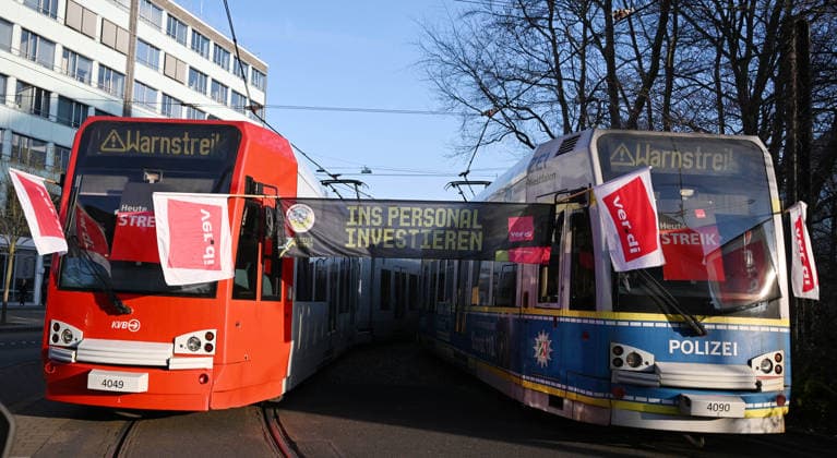 19.03.2026, xophax, Wirtschaft Verkehr , ÖPNV, KVB, Verdi . Streik - Kölner Verkehrs-Betriebe streiken. Autos . Bahnen . Busse. Köln *** 19 03 2026, xophax, economy traffic, public transport, KVB, Verdi strike Cologne transport companies strike cars trains buses Cologne