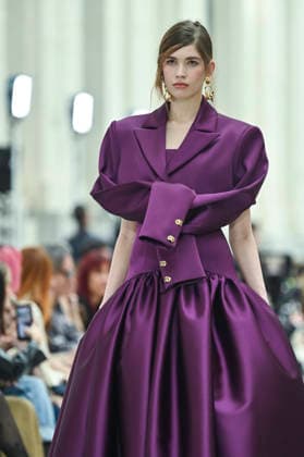 Mercedes-Benz Fashion Week in Madrid , Spain -18 MAR 2026. A model walks the runway wearing a design by Isabel Sanchis during the Mercedes-Benz Fashion Week de Madrid in IFEMA. Madrid Spain Copyright: xAtilanoxGarciax xSOPAxImagesx photos09328