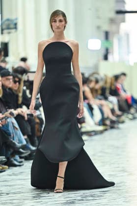 Mercedes-Benz Fashion Week in Madrid , Spain -18 MAR 2026. A model walks the runway wearing a design by Isabel Sanchis during the Mercedes-Benz Fashion Week de Madrid in IFEMA. Madrid Spain Copyright: xAtilanoxGarciax xSOPAxImagesx photos09319