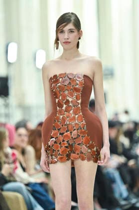 Mercedes-Benz Fashion Week in Madrid , Spain -18 MAR 2026. A model walks the runway wearing a design by Isabel Sanchis during the Mercedes-Benz Fashion Week de Madrid in IFEMA. Madrid Spain Copyright: xAtilanoxGarciax xSOPAxImagesx photos09283