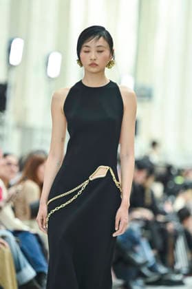 Mercedes-Benz Fashion Week in Madrid , Spain -18 MAR 2026. A model walks the runway wearing a design by Isabel Sanchis during Mercedes-Benz Fashion Week de Madrid in IFEMA, 18 March 2026 Spain Madrid Spain Copyright: xAtilanoxGarciax xSOPAxImagesx photos09289