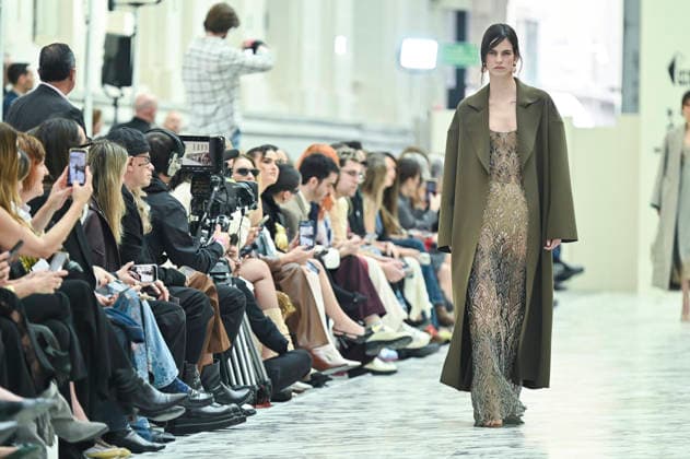 Mercedes-Benz Fashion Week in Madrid , Spain -18 MAR 2026. A model walks the runway wearing a design by Isabel Sanchis during the Mercedes-Benz Fashion Week de Madrid in IFEMA. Madrid Spain Copyright: xAtilanoxGarciax xSOPAxImagesx photos09272
