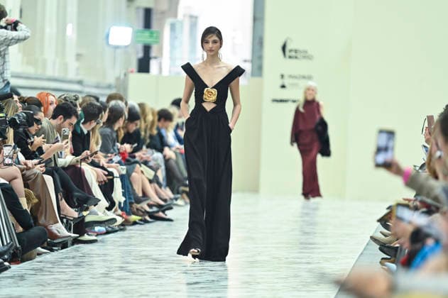 Mercedes-Benz Fashion Week in Madrid , Spain -18 MAR 2026. A model walks the runway wearing a design by Isabel Sanchis during the Mercedes-Benz Fashion Week de Madrid in IFEMA. Madrid Spain Copyright: xAtilanoxGarciax xSOPAxImagesx photos09259