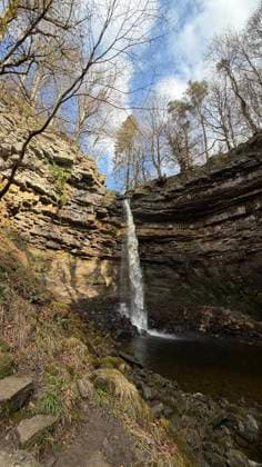 Creative Highlights World Travel photoshoot North Yorkshire Dale 2026 Water cascading over Hardraw Force on Hardraw Beck in Yorkshire Dales National Park, England, the highest single-drop waterfall in England surrounded by woodland and limestone cliffs. in North Yorkshire, England, situated at the head of Wensleydale in the Yorkshire Dales, and historically part of the North Riding of Yorkshire. Copyright: xMarkxNewcombex