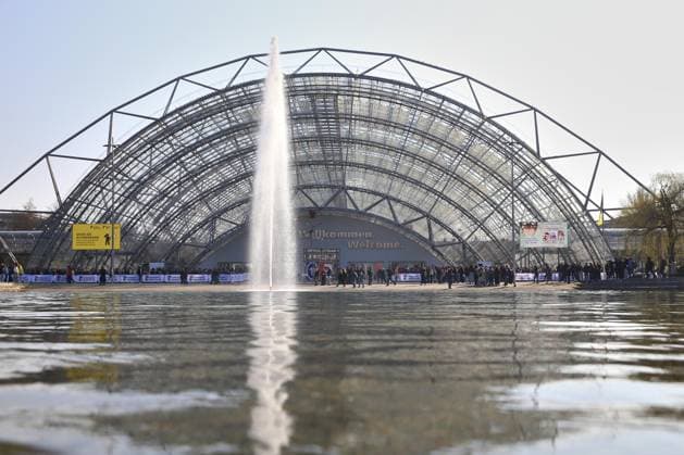 Leipzig, Sachsen, Deutschland, 19.03.2026: Messehalle: Leipziger Buchmesse: Wasserfontäne vor dem Eingang Copyright: xdtsxNachrichtenagenturx dts_111206
